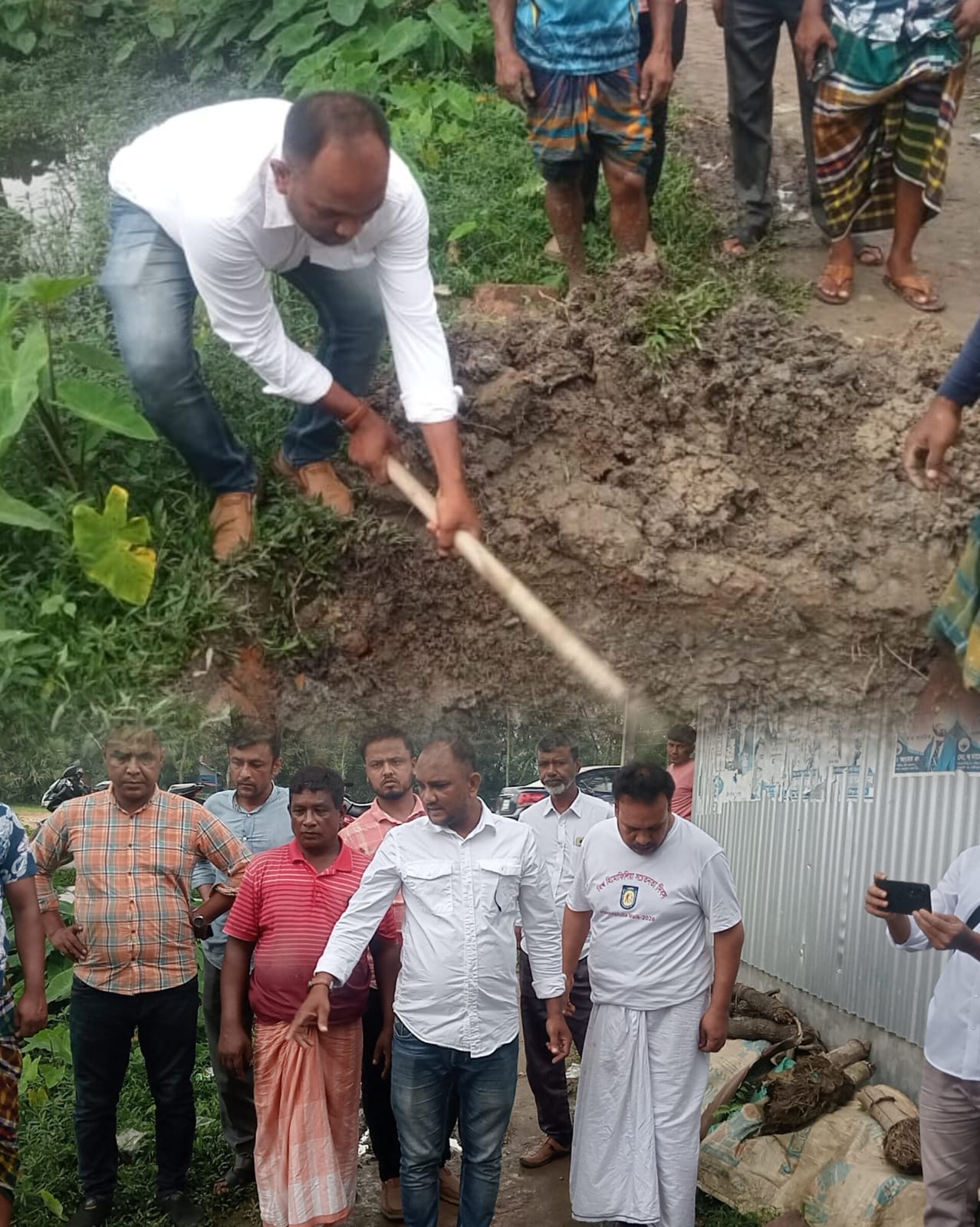 শ্রীপুরে মানবিক দৃষ্টান্ত জলাবদ্ধতা থেকে ৫০ পরিবারকে মুক্ত করলেন কাউন্সিলর পদপ্রার্থী এস এম মাসুদ রানা