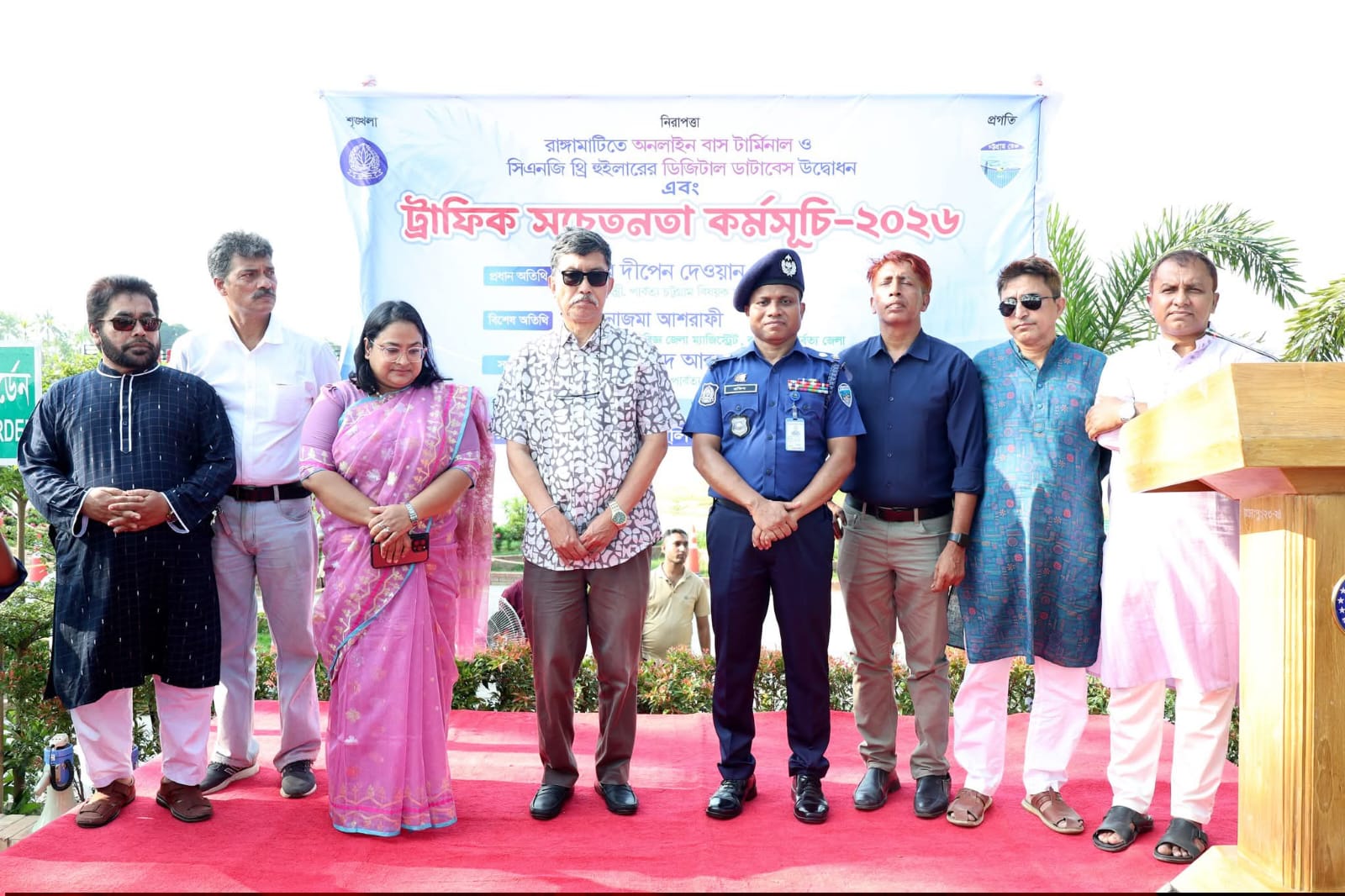 রাঙ্গামাটিতে ট্রাফিক ব্যবস্থাপনায় ডিজিটাল যুগের সূচনা অনলাইন বাস টার্মিনাল ও সিএনজি চালকদের ডিজিটাল ডাটাবেস কার্যক্রম উদ্বোধন