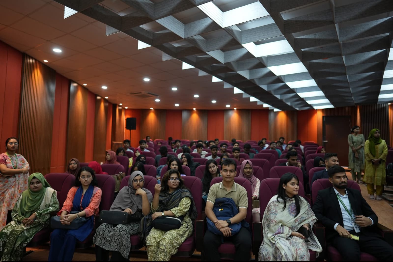 জবি ক্যারিয়ার ক্লাবের ‘ক্রিয়েটিভ ম্যানিয়াক ৩.০’ ও ‘ট্রেন টু ট্রান্সফর্ম’-এর সমাপনী ও পুরস্কার বিতরণ অনুষ্ঠিত
