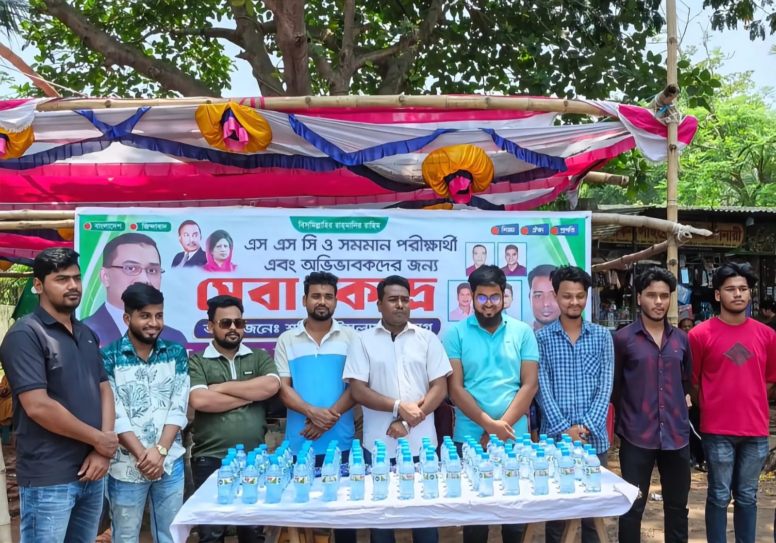 এস.এস.সি পরীক্ষার্থীদের পাশে পৌর ছাত্রদল নেতা মোঃ শহিদুল ইসলাম সোহাগ ।