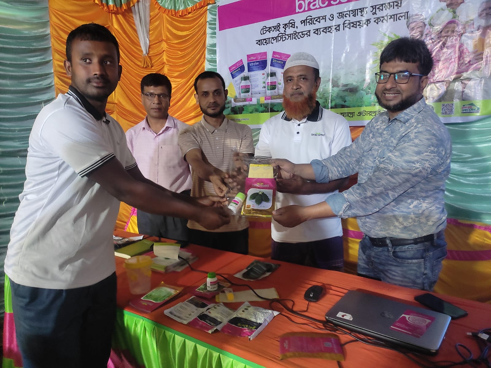 গোবিন্দগন্জে ব্র্যাক সিডের সৌজন্যে বায়ো-পেস্টিসাইডের ব্যবহার ও জনস্বাস্থ্য বিষয়ক কর্মশালা অনুষ্ঠিত
