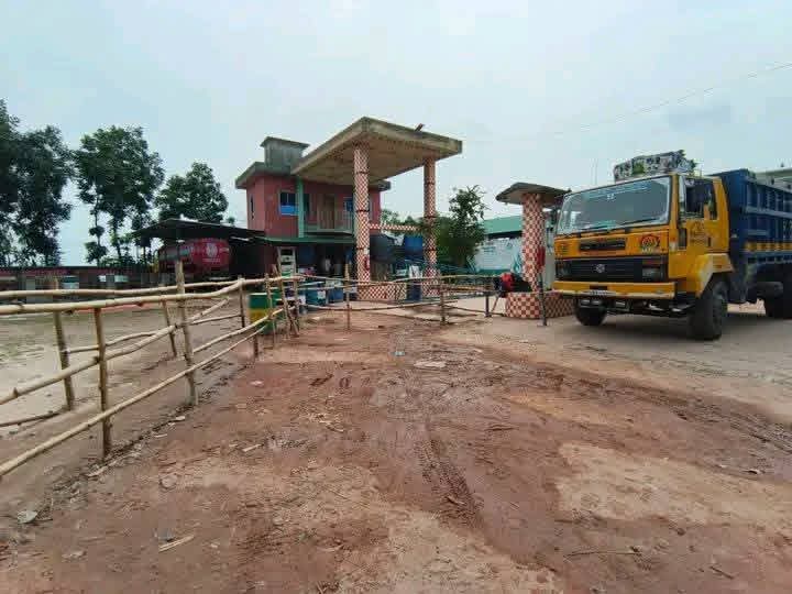 ঠাকুর গাঁও জেলার রাণীশংকৈল উপজেলায় দুইটি ফিলিং স্টেশনে লাখ টাকা জরিমানাঃ