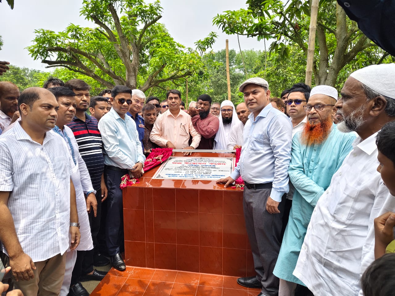 চাঁপাইনবাবগঞ্জে খাল পুনঃখনন কর্মসূচির উদ্বোধন করলেন প্রধানমন্ত্রীর বিশেষ সহকারী