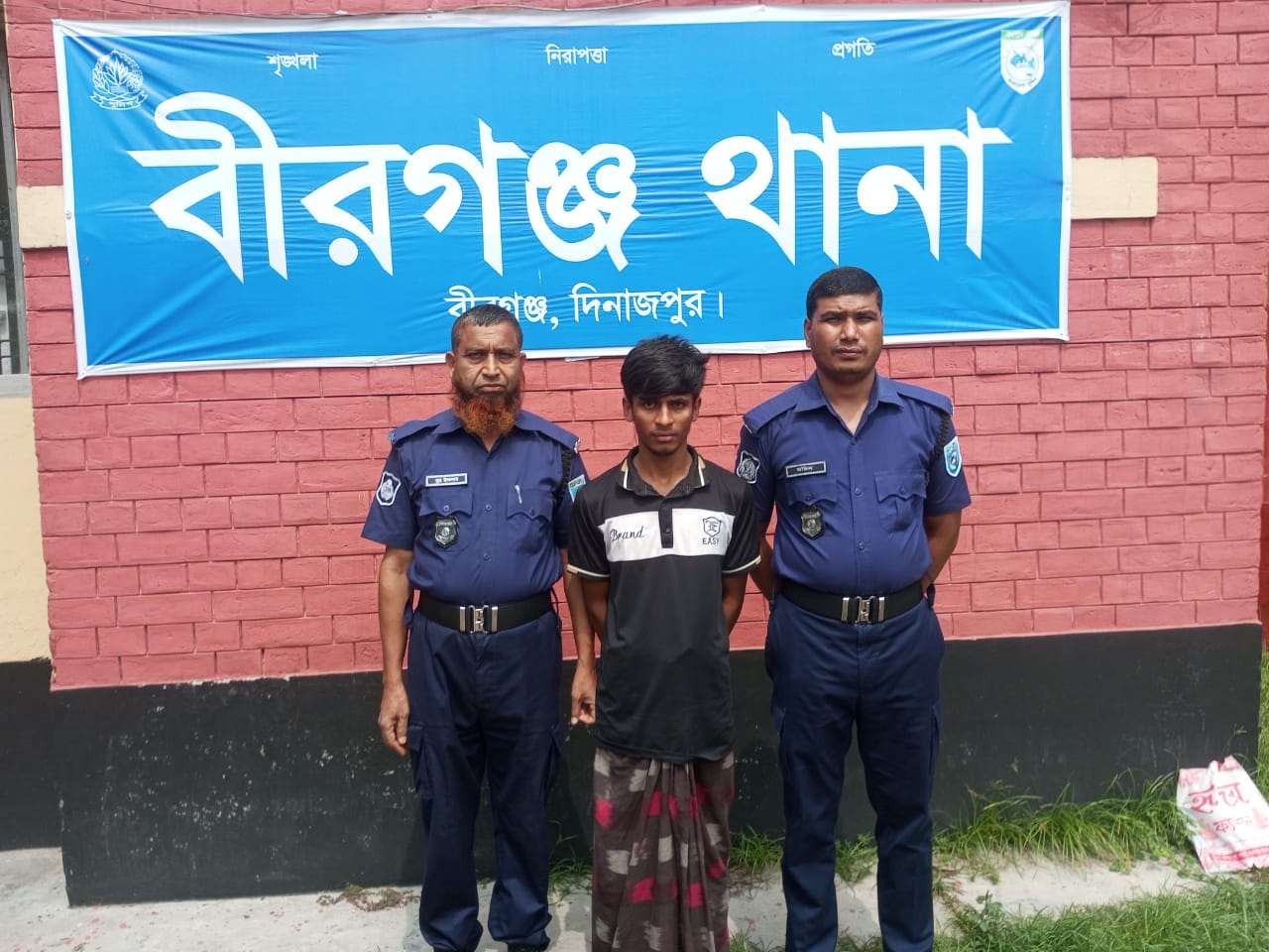 বীরগঞ্জে মাদক ব্যবসায়ী ও সেবনকারীকে ভ্রাম্যমান আদালতের সাজা