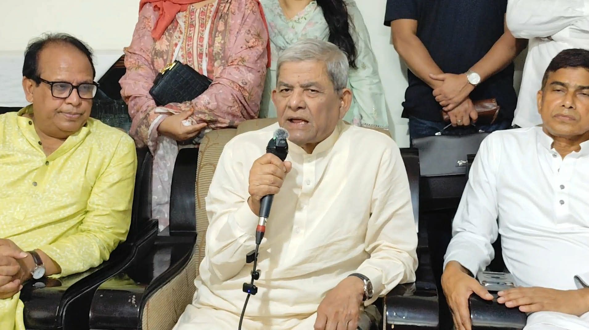 ঠাকুরগাঁও জেলায় সাংবাদিকদের সাথে মতবিনিময় ও বিশ্ববিদ্যালয়ে শিক্ষক নিয়োগে কোন স্বজনপ্রীতি বা দলীয় প্রভাব চলবে না-ঠাকুরগাঁওয়ে মির্জা ফখরুলঃ