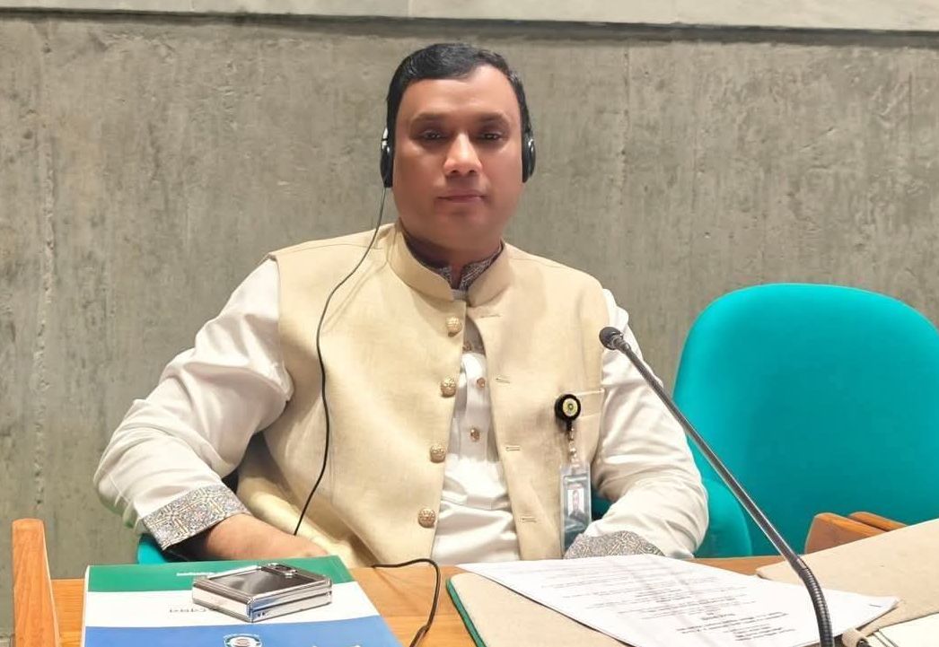 ঠাকুর গাঁও ২ আসনের সাবেক এমপির জানাযায় সাবেক এমপি সুজনের প্যারলে মুক্তি দিয়ে জানাজায় অংশ গ্রহণঃ