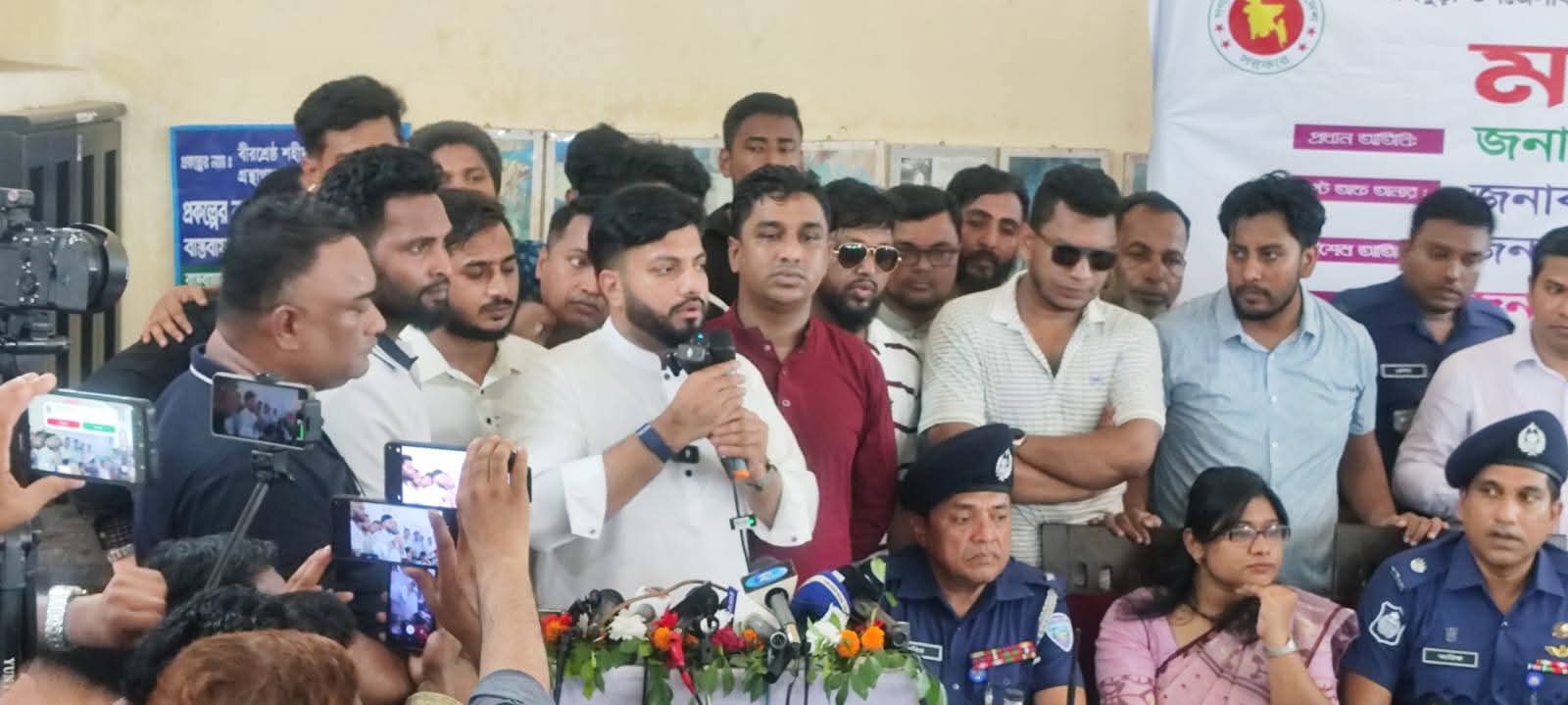 নোয়াখালীর সোনাইমুড়ীতে বীরশ্রেষ্ঠ রুহুল আমিন স্মৃতি জাদুঘর পরিদর্শন করেন মুক্তিযুদ্ধ বিষয়ক প্রতিমন্ত্রী ইঞ্জিনিয়ার ইশরাক হোসেন।