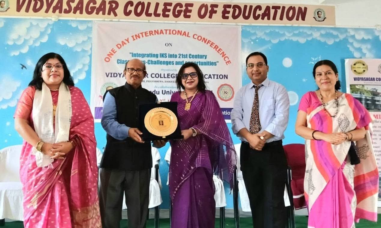 ভারতের কেরালায় জবি অধ্যাপক ড. প্রতিভা রানী কর্মকারের আন্তর্জাতিক সম্মাননা অর্জন