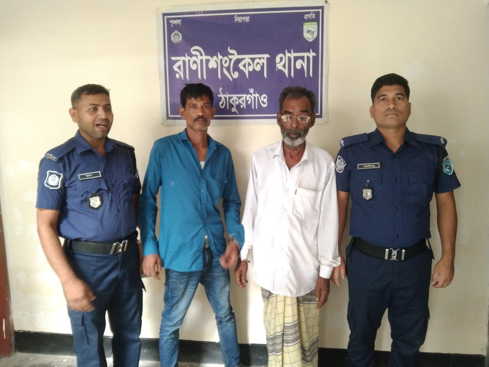 রাণীশংকৈল থানা পুলিশের অফিসার ইনচার্জ জনাব আমানউল্লাহ আল আমান বারীর নেতৃত্বে রাণীশংকৈল থানা পুলিশের একটি টিম রাতভর অভিযান করে