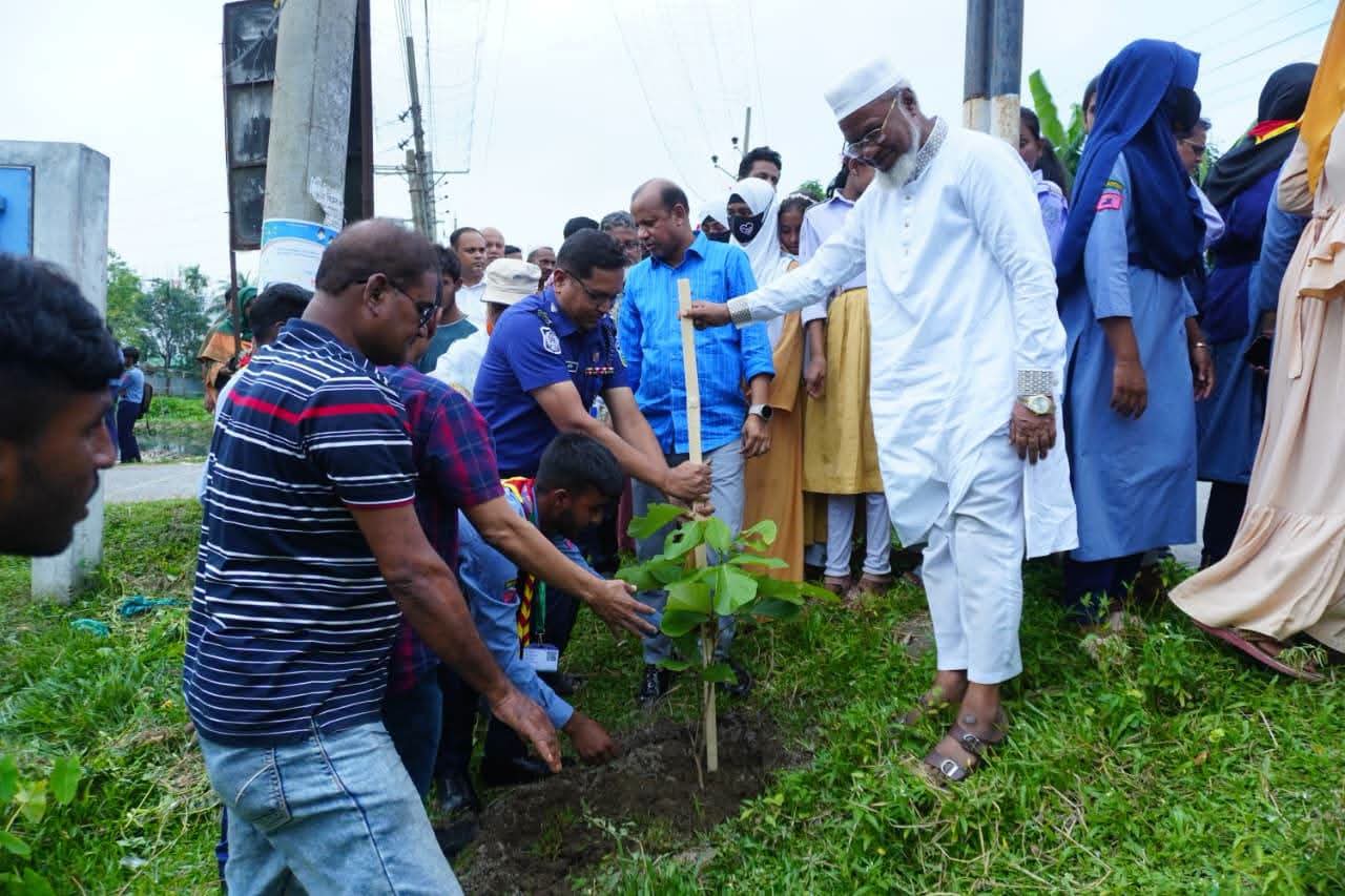 শেরপুরে মাননীয় প্রধানমন্ত্রী ঘোষিত বৃক্ষরোপণ কর্মসূচির উদ্বোধন
