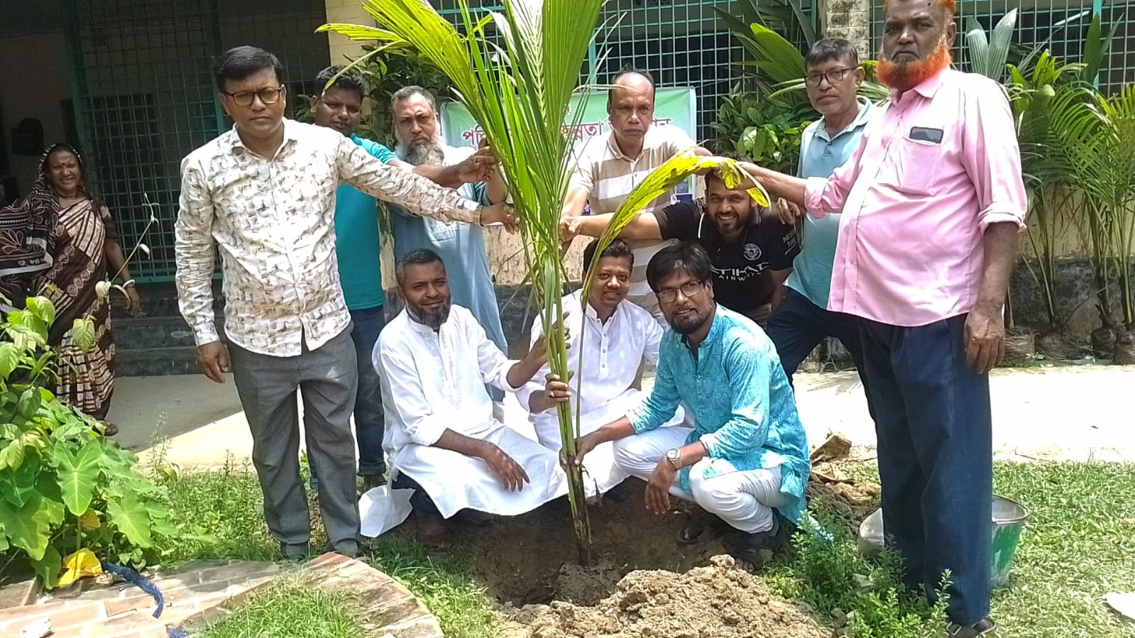 বাদিয়াখালী ইউনিয়নে ২ হাজার বৃক্ষরোপণ কর্মসূচির শুভ উদ্বোধন