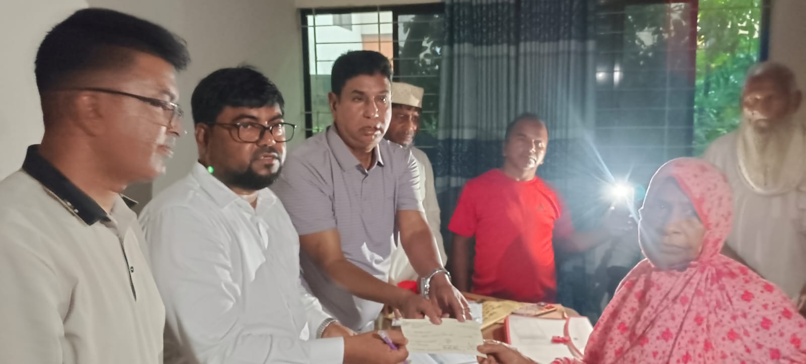 কালিয়াকৈরে জেলা পরিষদের পক্ষ থেকে হতদরিদ্রদের মাঝে ৯০ লক্ষ টাকার চেক বিতরণ