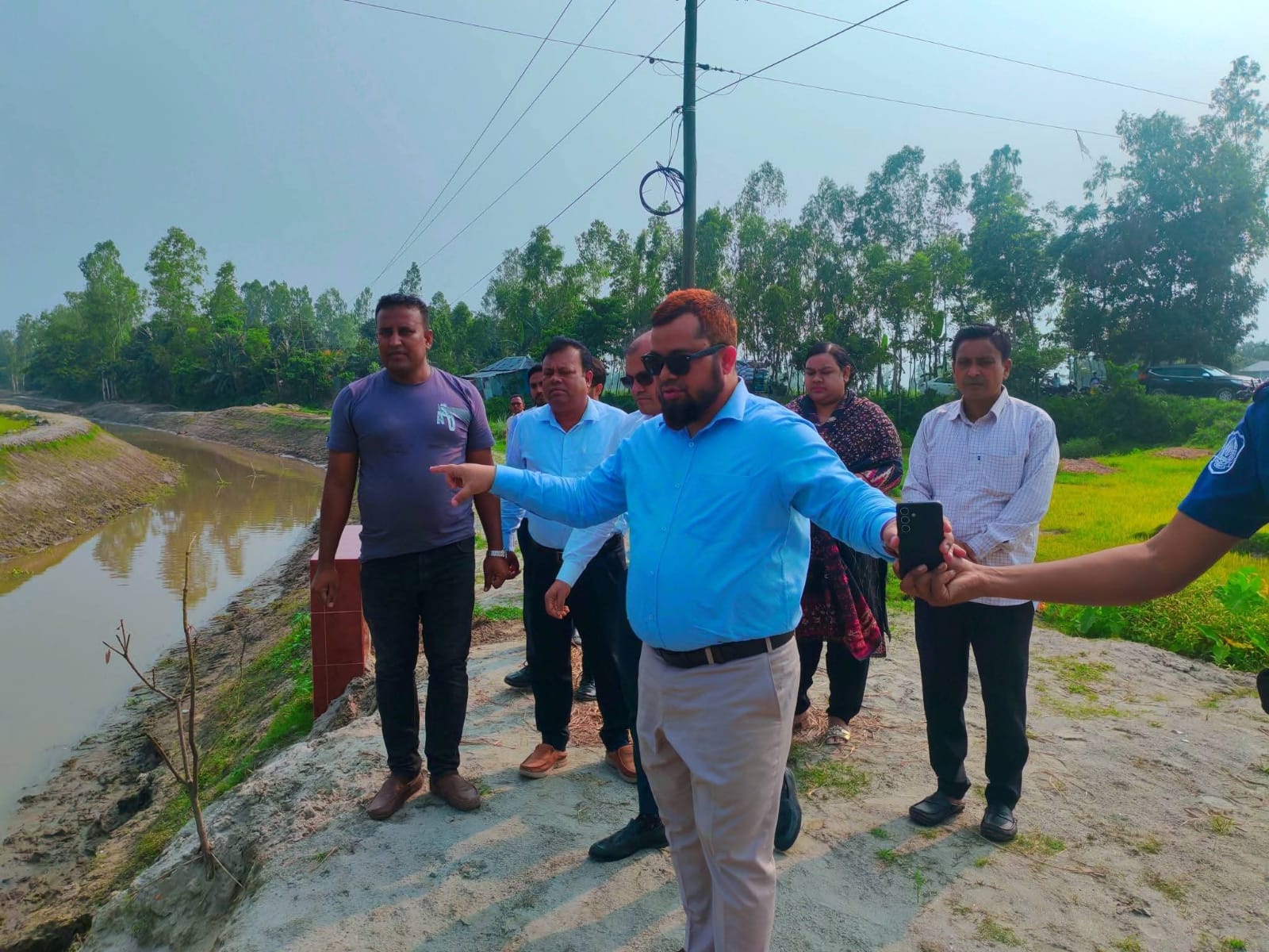 গাইবান্ধার গোবিন্দগঞ্জ উপজেলায় এসেছেখাল পুনঃখনন কাজ পরিদর্শনে জেলা প্রশাসক মাসুদুর রহমান