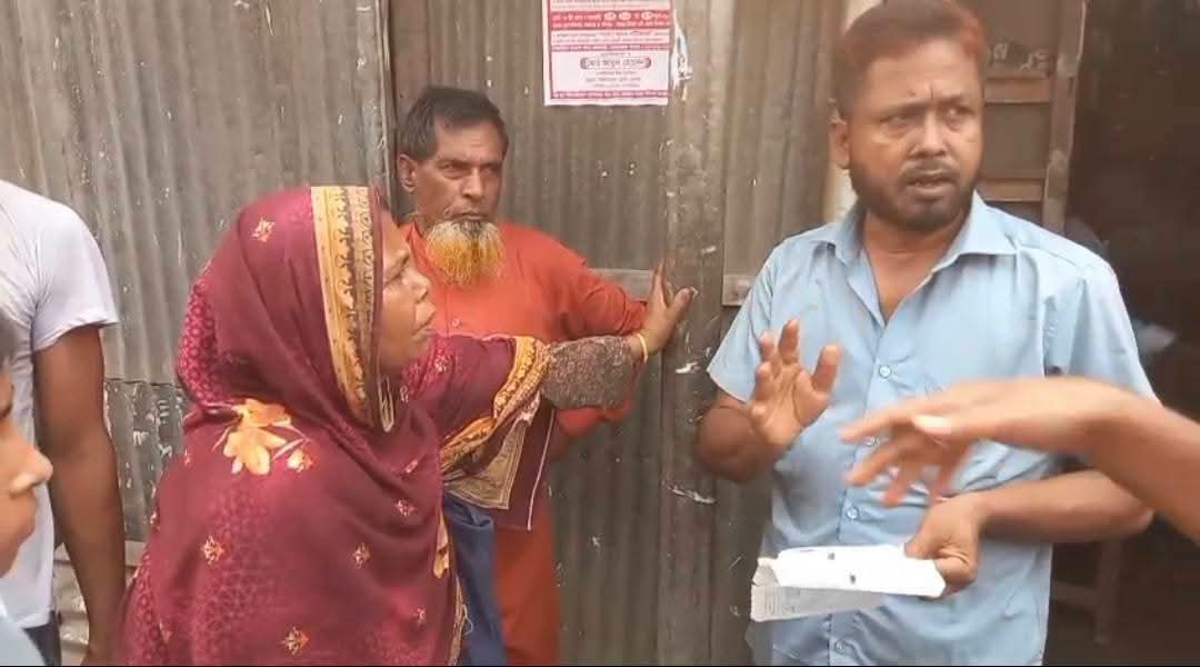 গাইবান্ধা সদর জেনারেল হাসপাতালের ইনজেকশন সিরিঞ্জ বিক্রির অভিযোগ ইনচার্জের বিরুদ্ধে।