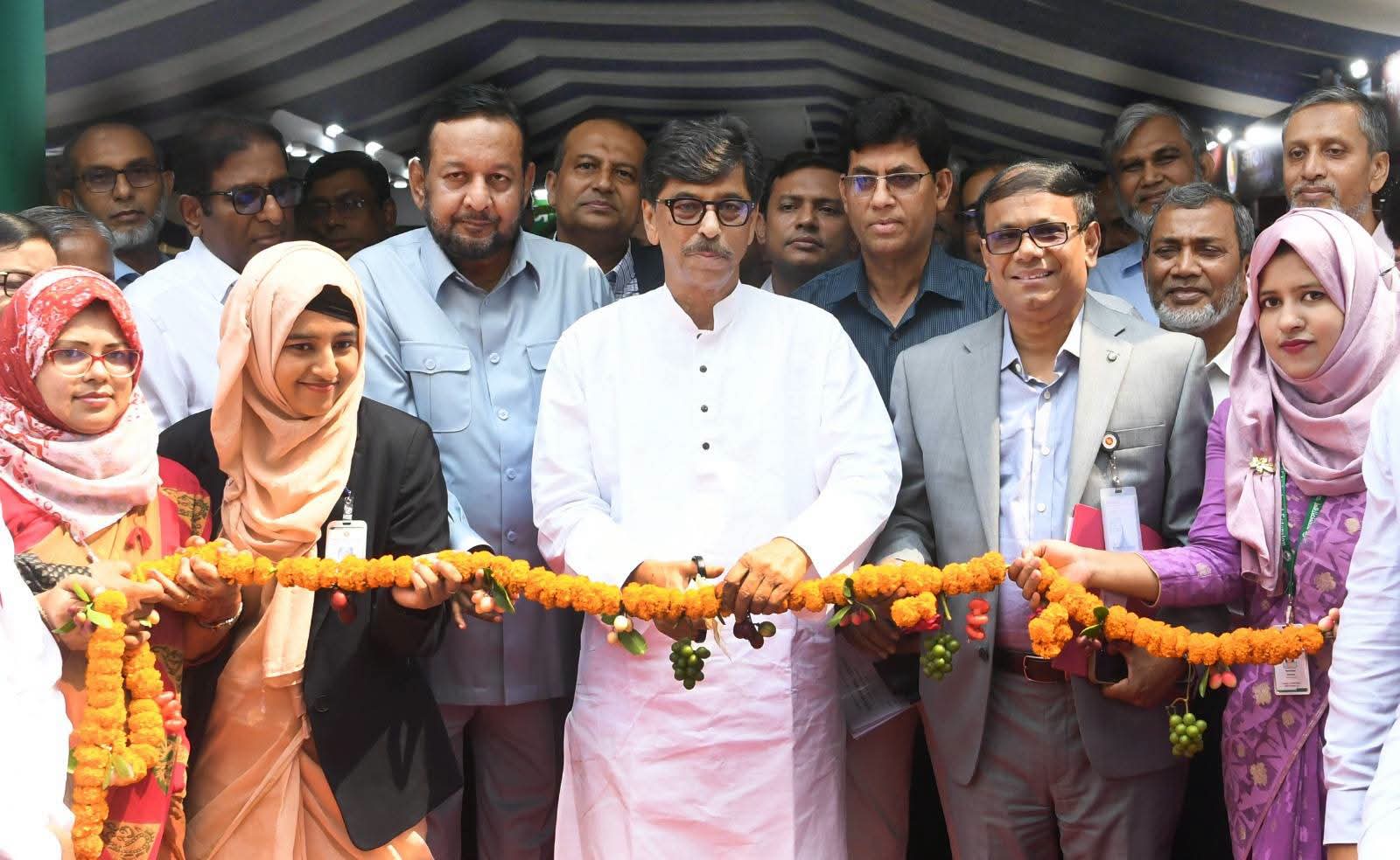 রাজধানীতে জাতীয় ফল মেলা ২০২৬ উদ্বোধন করলেন কৃষিমন্ত্রী