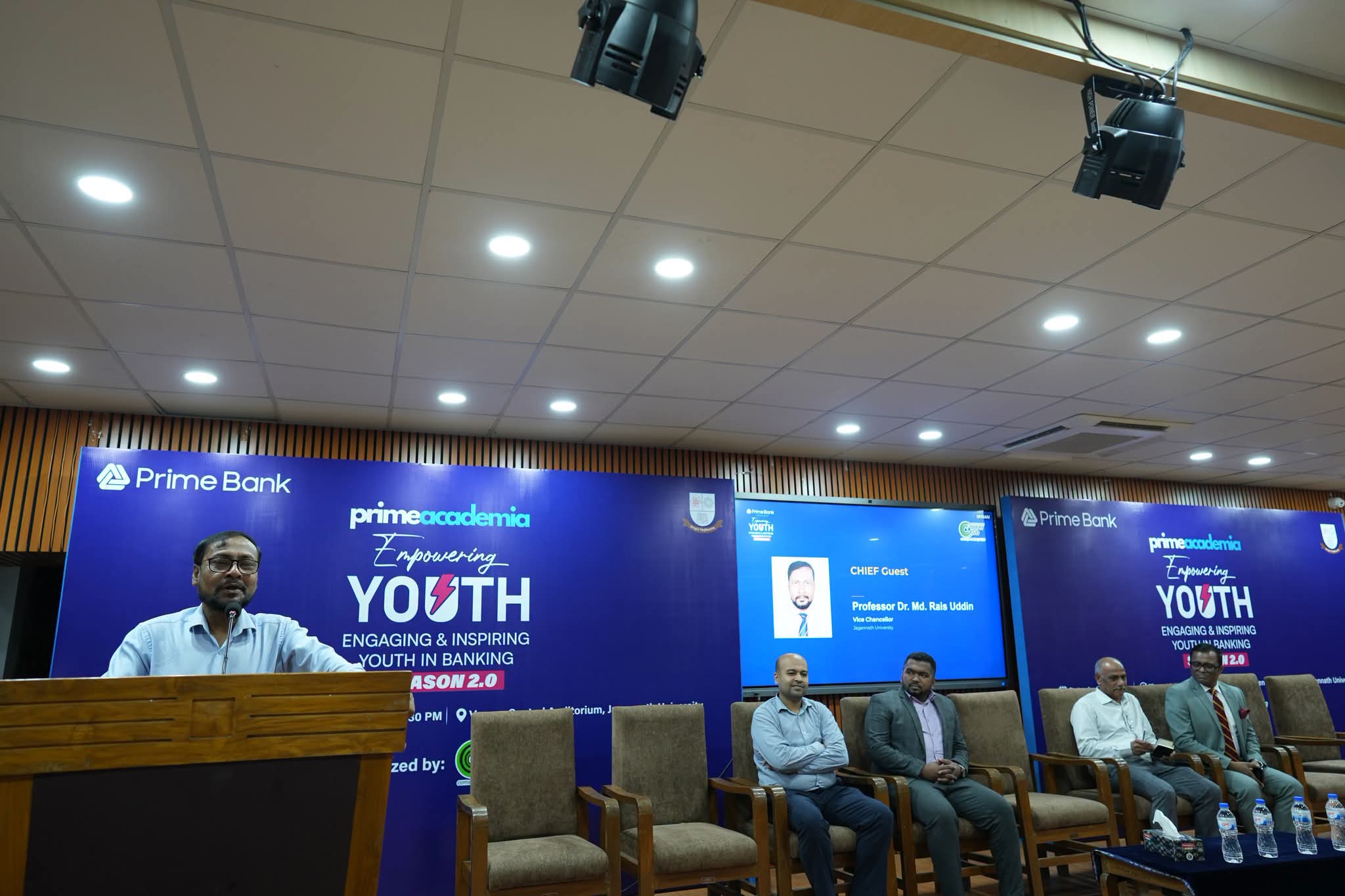 ব্যাংকিং খাতে ক্যারিয়ার ও দক্ষতা উন্নয়ন: জবিতে প্রাইম ব্যাংকের বিশেষ সেশন