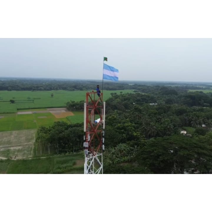 ২০০ ফুট উঁচু টাওয়ারে আর্জেন্টিনার পতাকা টাঙালেন ভক্ত