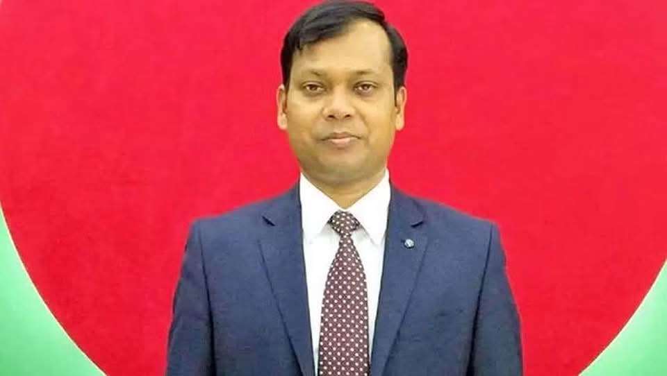 সিলেট শাহজালাল রহ. এর মাজারে মদ-গাঁজা বন্ধ ঘোষণার পরদিনই বদলি ডিসি সারওয়ার আলম।