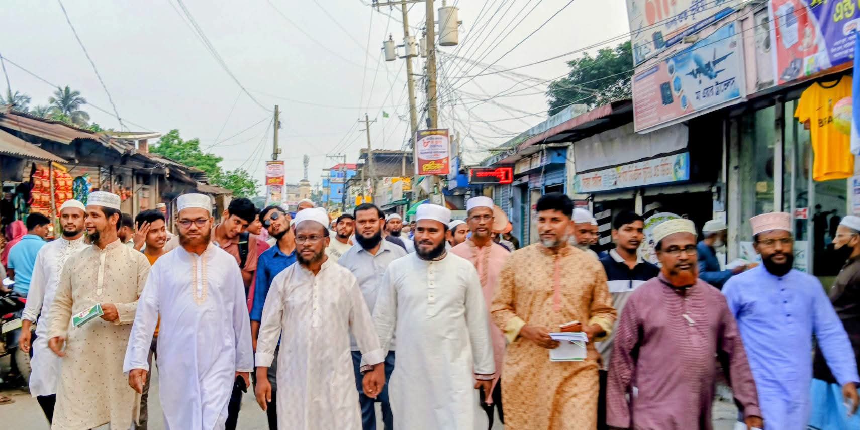 কটিয়াদীতে গণভোটের রায় বাস্তবায়ন ও জনদুর্ভোগ নিরসনের দাবিতে ২৭ জুন ময়মনসিংহে ১১ দলের মহাসমাবেশ সফল করার দাবিতে লিফলেট বিতরণ