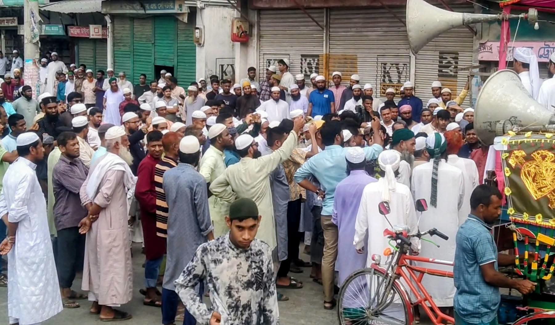 পলাশবাড়ী উপজেলায় রামমূর্তি অপসারণের দাবিতে গাইবান্ধায় বিক্ষোভ সমাবেশ