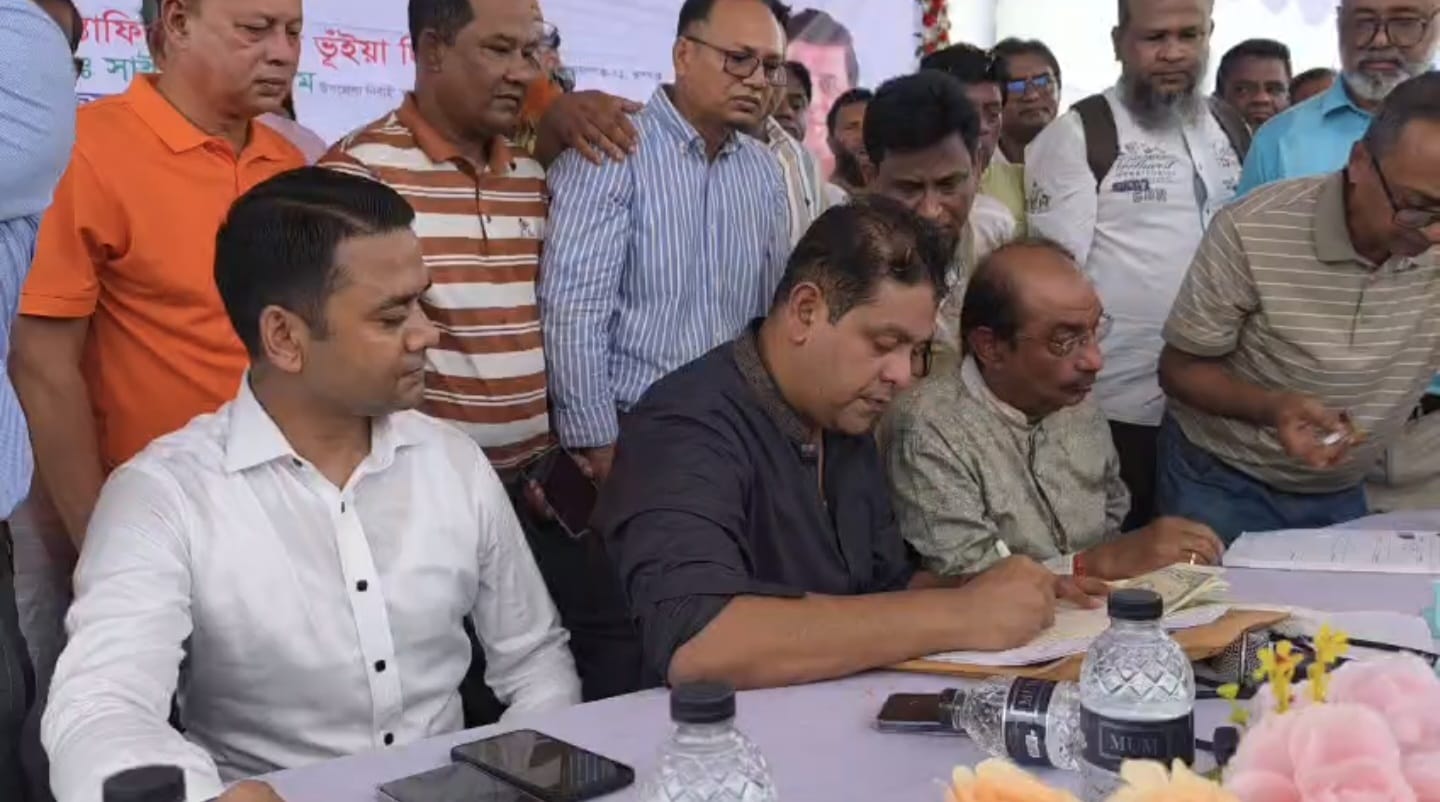 রূপগঞ্জে স্কুল-মাঠ নির্মাণে জমিদান, ভিত্তিপ্রস্তর স্থাপন
