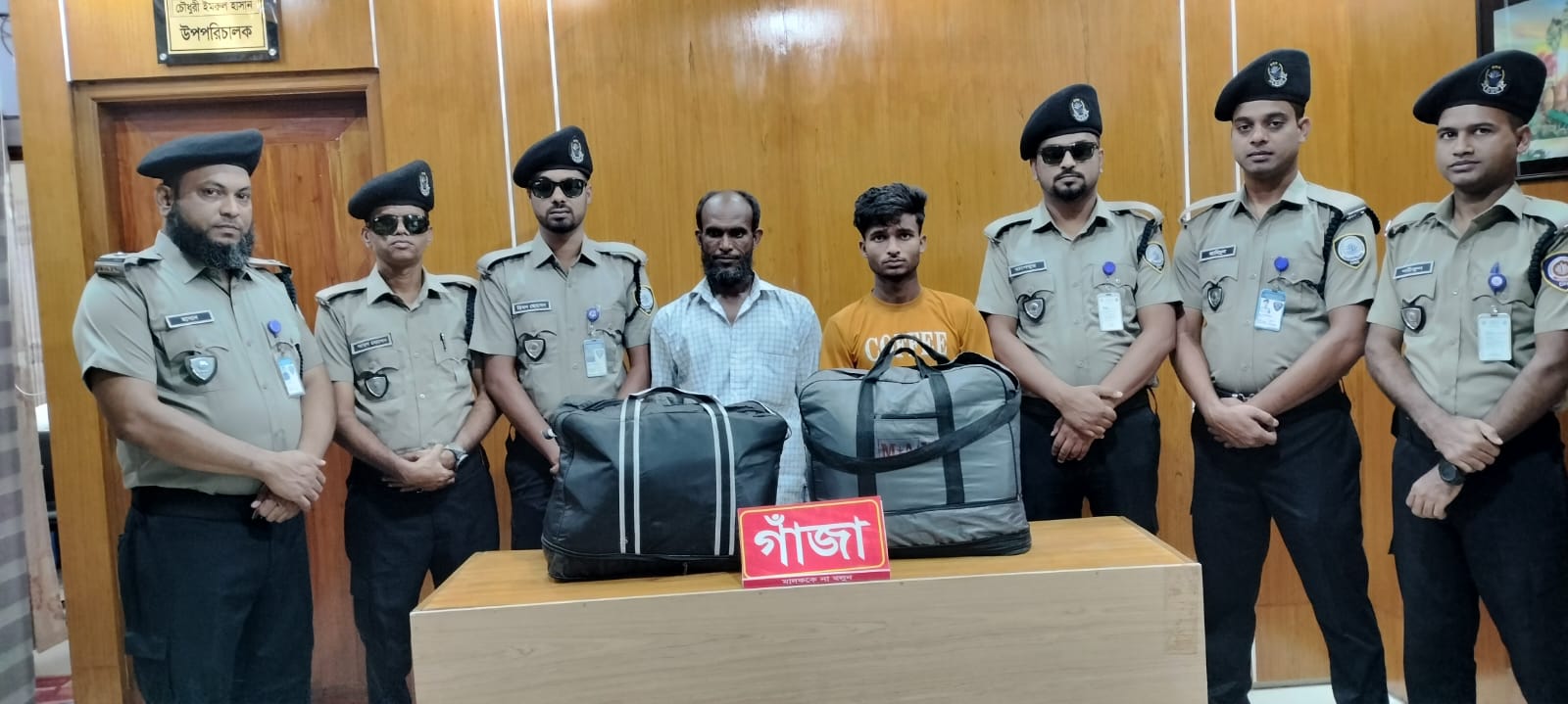 চাঁপাইনবাবগঞ্জে ১৪ কেজি গাঁজাসহ দুই মাদক কারবারি গ্রেপ্তার, চালান এসেছিল কুমিল্লা থেকে