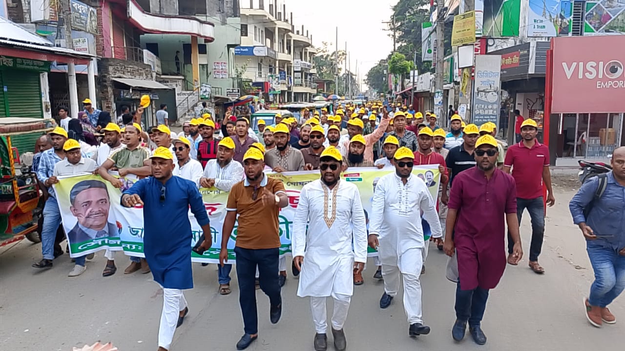 শ্রীপুরে পৌর তাঁতী দলের আহ্বায়ক কমিটি গঠন উপলক্ষে আনন্দ মিছিল