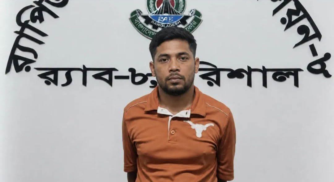 র‍্যাবের হাতে গ্রেফতার ডাকাত বাচ্চু সরদার।