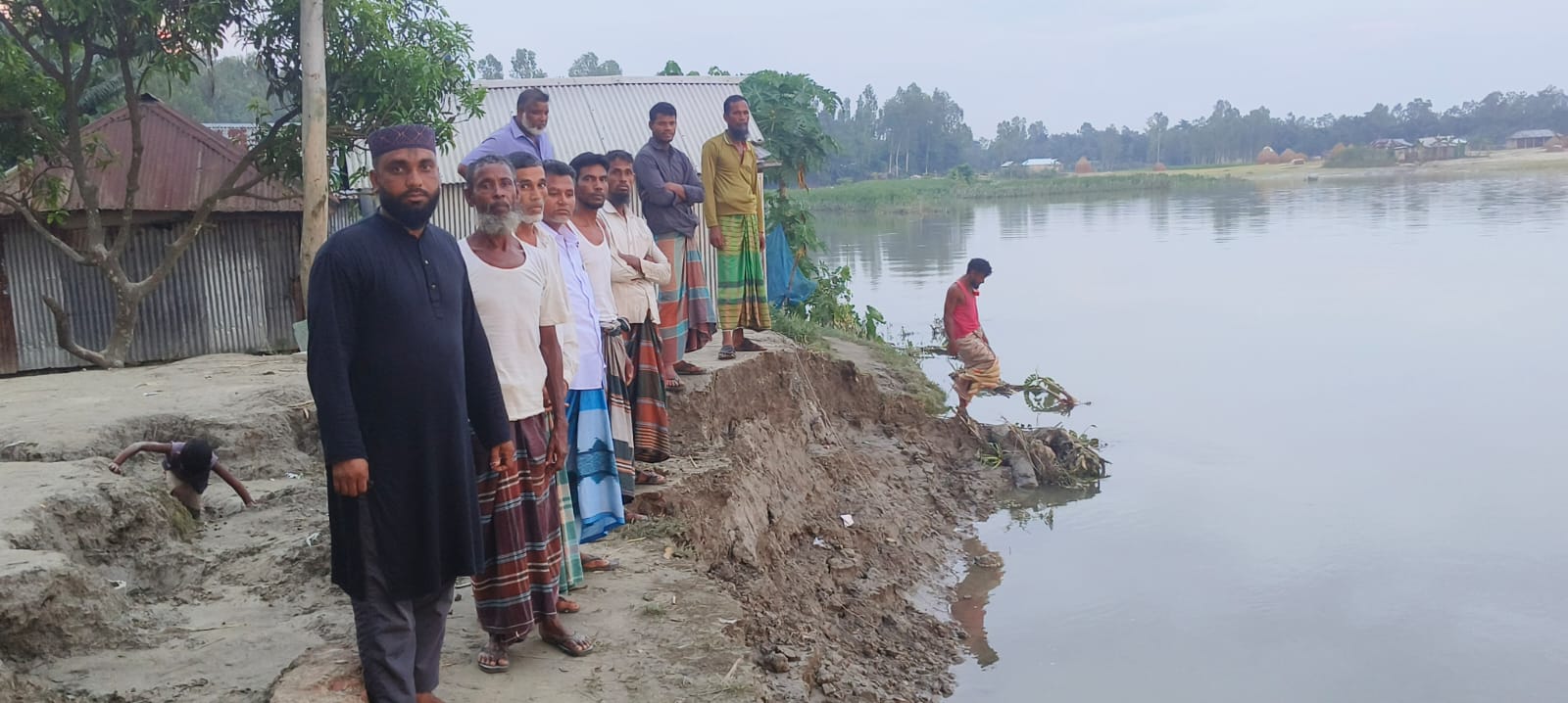 কুড়িগ্রামের ভোগডাঙ্গায় আবারও ভয়াবহ ধরলা নদীর ভাঙন; হুমকিতে শতাধিক পরিবার ও সরকারি প্রাথমিক বিদ্যালয়