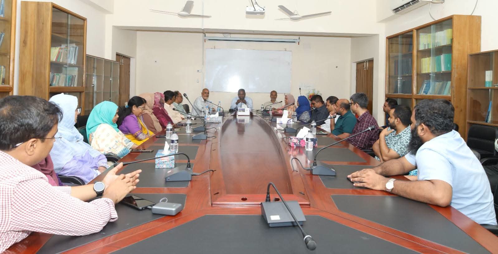 শাবিপ্রবির অর্থনীতি বিভাগের বিভাগীয় প্রধানের দায়িত্ব হস্তান্তর।