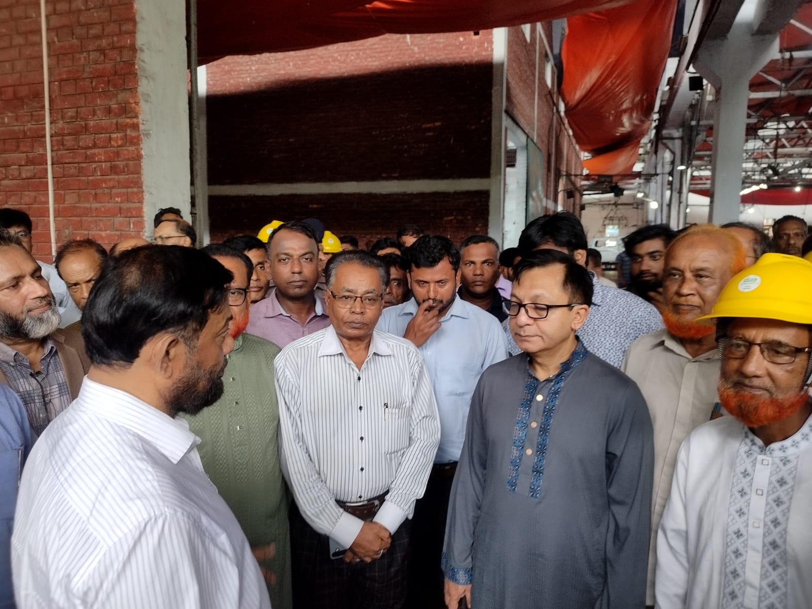 রাষ্টায়াত্ব শিল্পকারখানা প্রগতি ইন্ডাস্ট্রিজ লি: পরিদর্শন করেন শিল্প ও বানিজ্য মন্ত্রী:-জনাব খন্দকার আব্দুল মুক্তাদির এমপি।