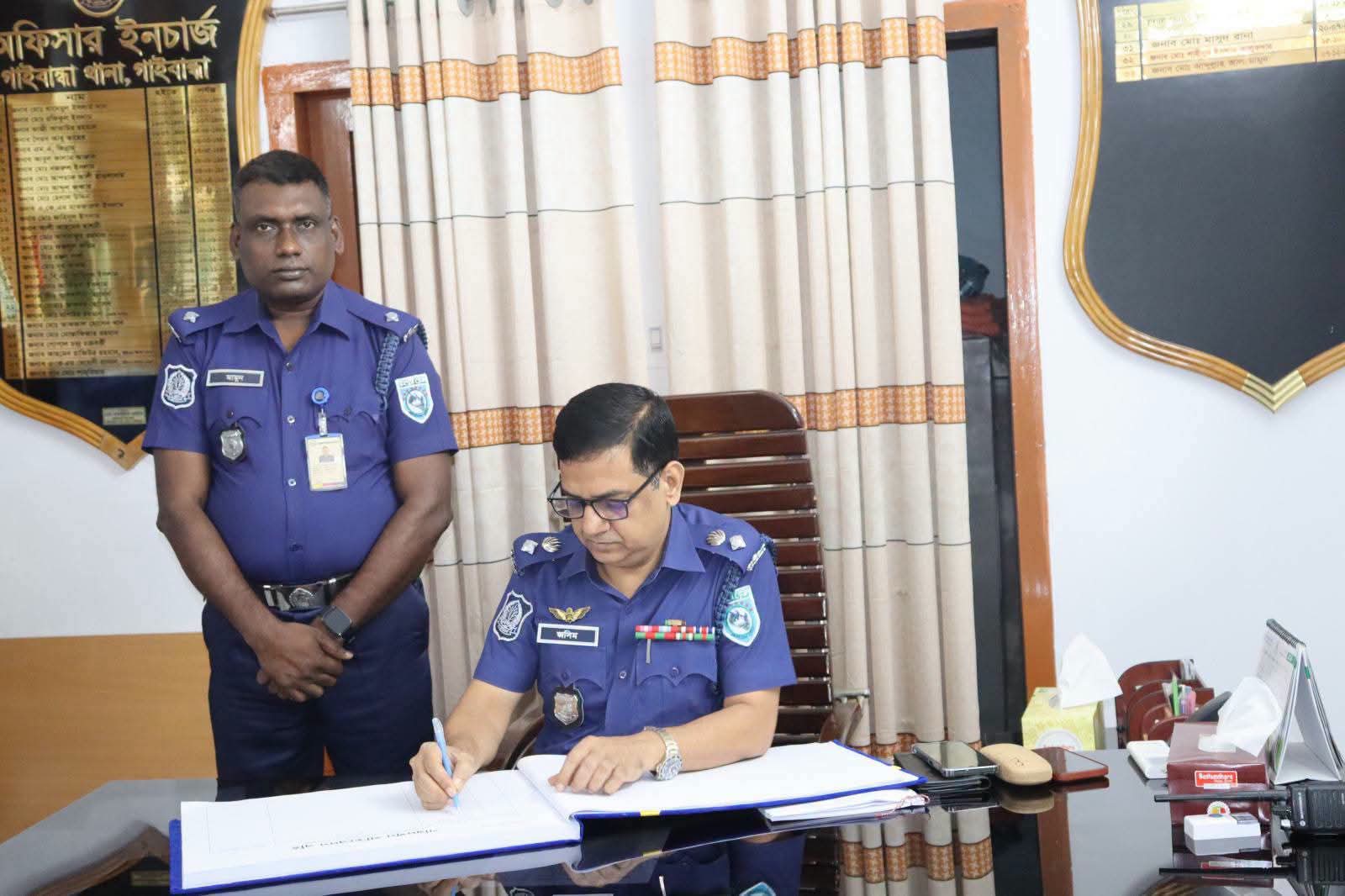 গাইবান্ধা সদর থানায় বার্ষিক পরিদর্শনে জেলা পুলিশ সুপার