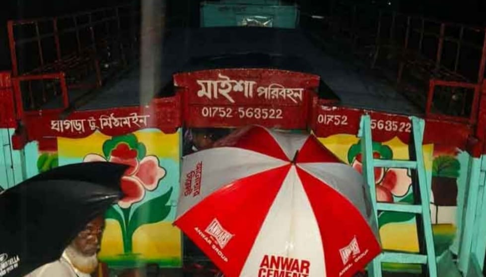 হাওরে লাশবাহী নৌকায় ডাকাতি, মোবাইল-টাকা, সোলার প্যানেলের ব্যাটারি লুট