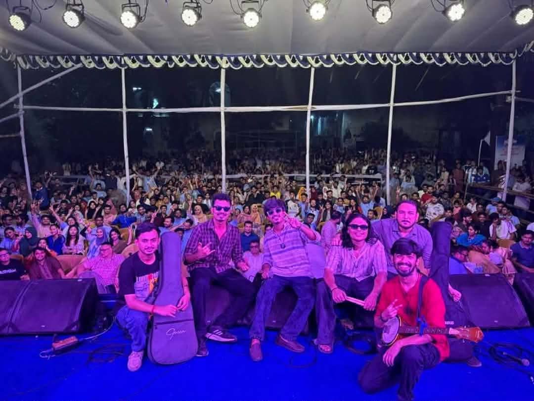 জবির মঞ্চে স্বরূপের প্রথম নিজস্ব গান ‘মায়া’