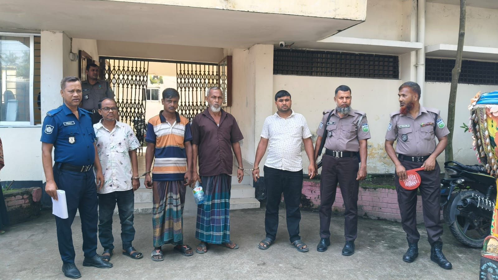ব্রেন টিউমারের অস্ত্রোপচারে দৃষ্টিশক্তি হারানো স্ত্রীকে যৌতুকের জন্য নির্যাতন, বিজ্ঞ আদালতের নির্দেশে স্বামী গ্রেফতার