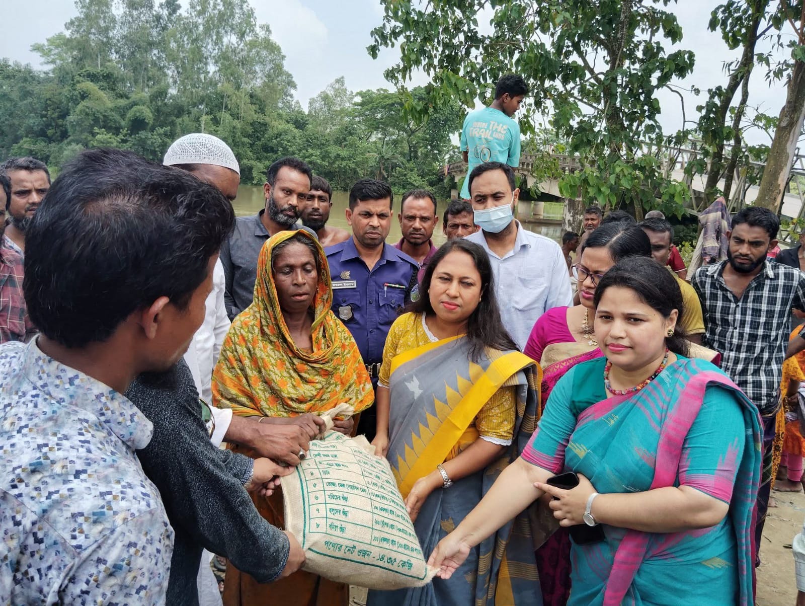 শেরপুর জেলার শ্রীবরদী উপজেলার খড়িয়া কাজিরচর ইউনিয়নের গড়পাড়া গ্রামে ক্ষতিগ্রস্ত মাঝে সামগ্রী বিতরণ,