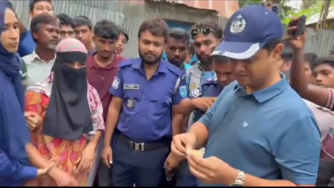 পোল্ট্রি দোকানের আড়ালে ইয়াবা বাণিজ্য: সোনাহাট স্থলবন্দরে কথিত মাদক সম্রাজ্ঞী গেন্দি গ্রেফতার, উদ্ধার ১০৩ পিস ভারতীয় ইয়াবা