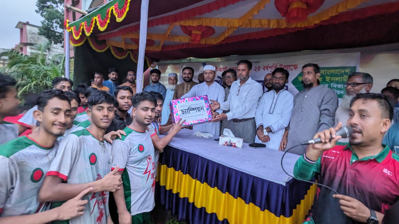 জুলাই-আগষ্ট গণ অভ্যুত্থানের ২য় বর্ষপূর্তি উপলক্ষে চৌদ্দগ্রামে প্রীতি ফুটবল ম্যাচ অনুষ্ঠিত