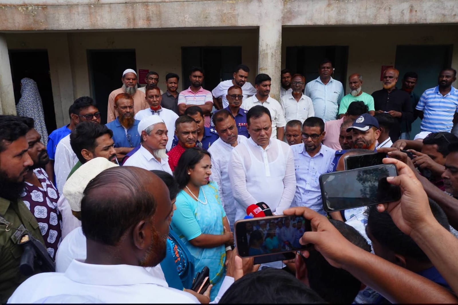 ফ্রি মেডিকেল ক্যাম্পের মাধ্যমে জনসেবায় মানবিক উ
