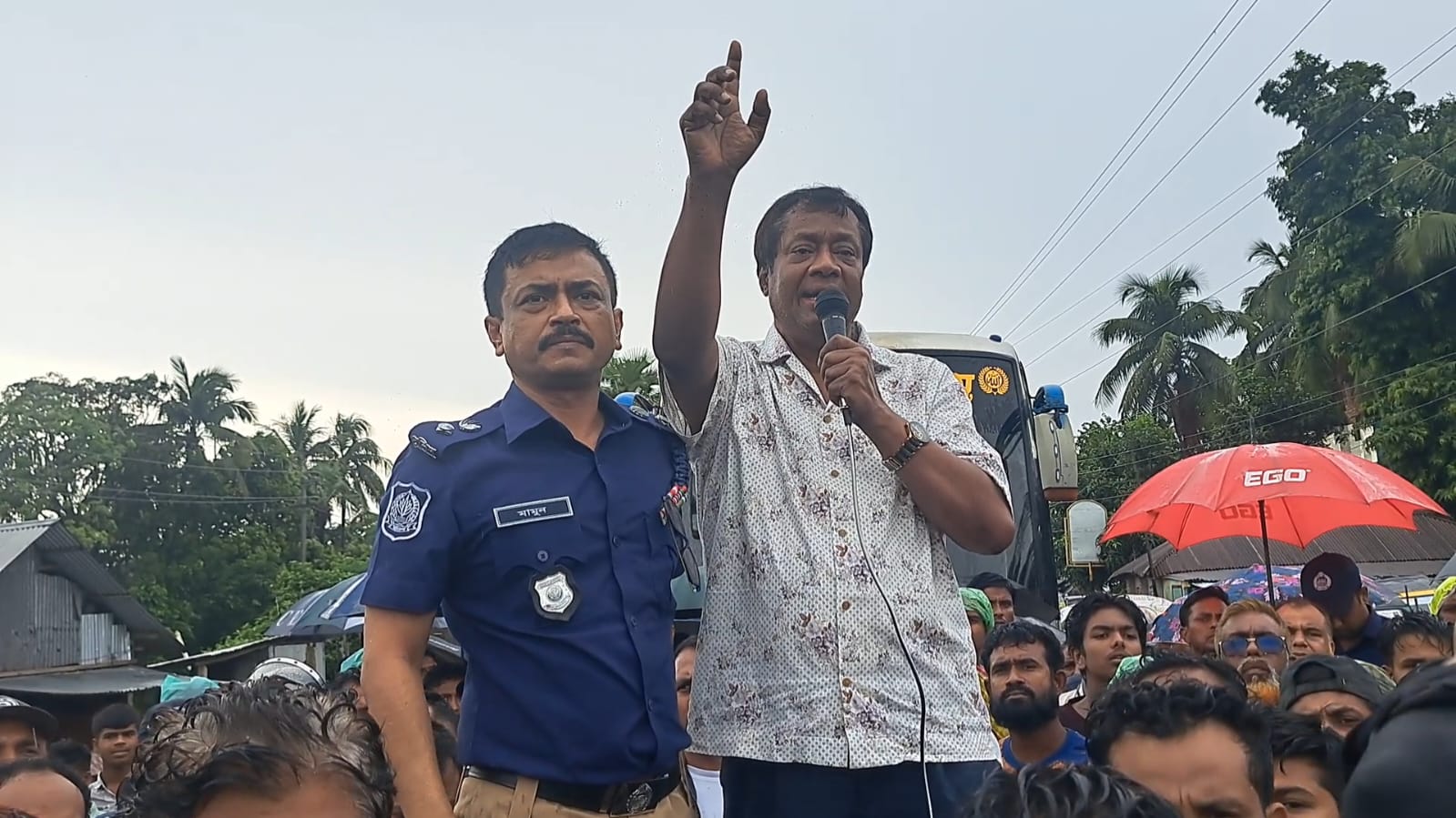 শিশু ধর্ষণ-হত্যার প্রতিবাদে ৪ ঘণ্টা অবরোধ, এমপির আশ্বাসে কর্মসূচি প্রত্যাহার
