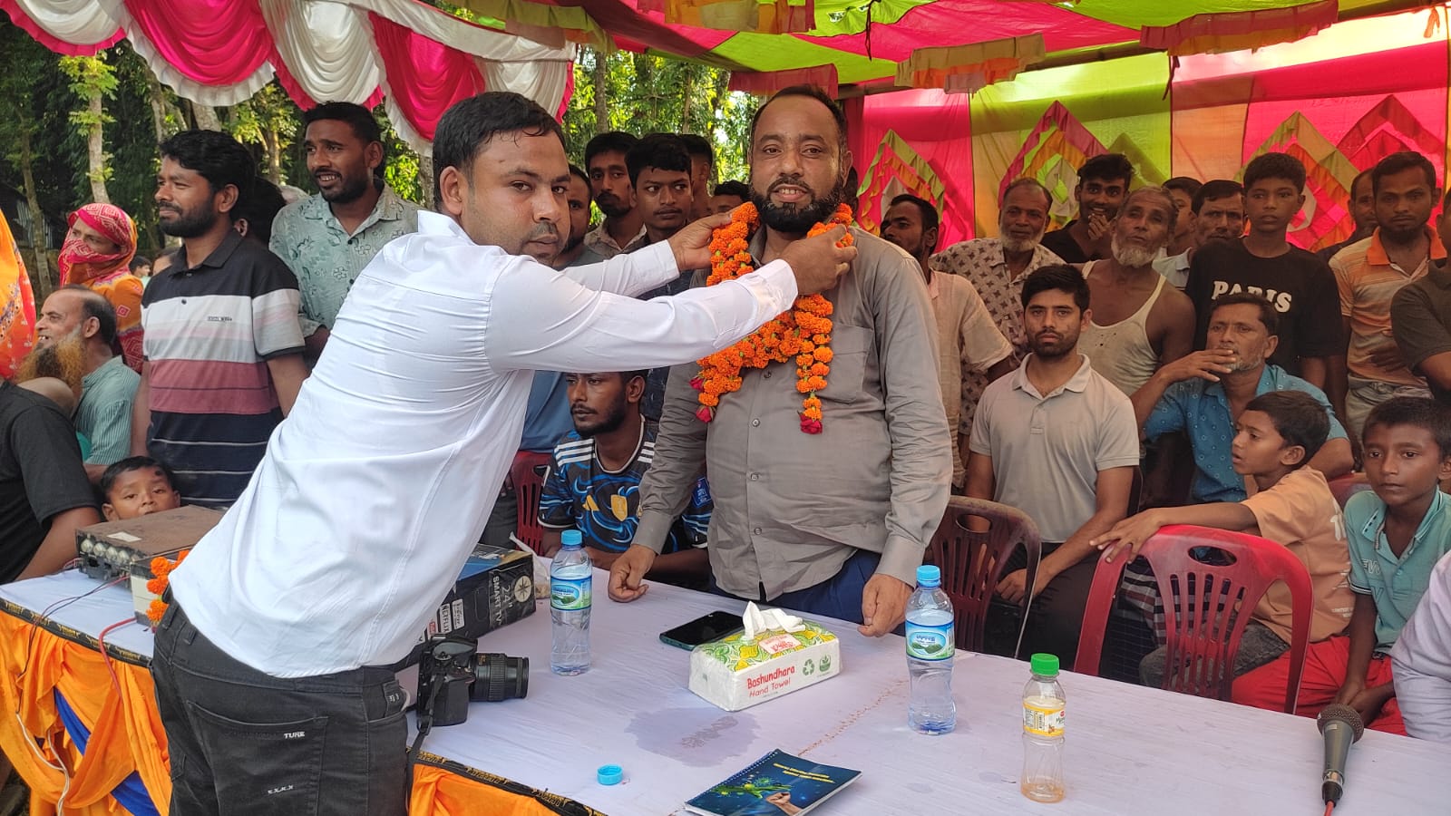 পলাশবাড়ীর মনোহরপুরে ঐতিহ্যবাহী পাতা খেলা ও যাদু প্রদর্শনীতে প্রধান অতিথি বাবলু ব্যাপারীর
