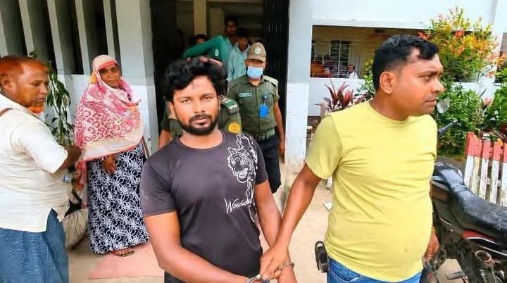 ধামইরহাটে স্বাস্থ্য কমপ্লেক্স প্রাঙ্গণে স্ত্রীকে ছুরিকাঘাতে হত্যা, স্বামী আটক