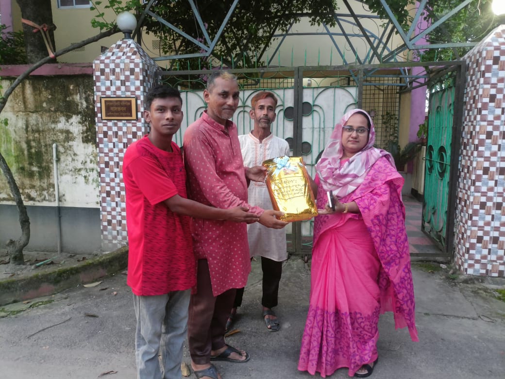 বিজয় ২৪ টিভির পক্ষ থেকে অতিরিক্ত জেলা প্রশাসকে পদোন্নতিতে শুভেচ্ছা জানালেনঃ