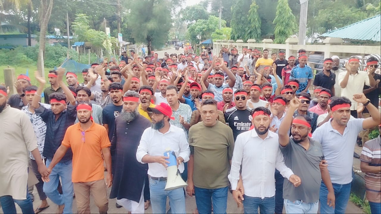 এস এম পলাশের ওপর হামলার প্রতিবাদে রাজপথে স্বেচ্ছাসেবক দল, ডালিম ফকিরের কঠোর বার্তা
