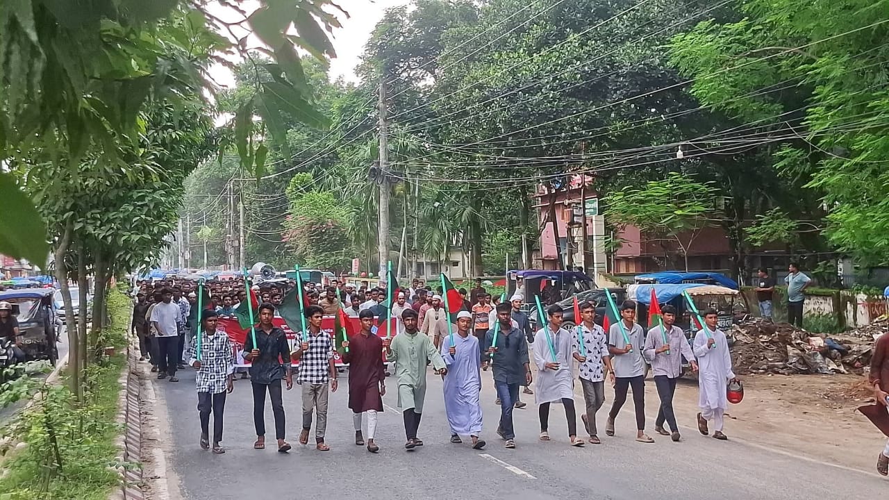গণভোটের রায়, জুলাই সনদের পূর্ণাঙ্গ বাস্তবায়ন ও গণহত্যার বিচারের দাবিতে ‘অদম্য জুলাই’ মিছিল অনুষ্ঠিত