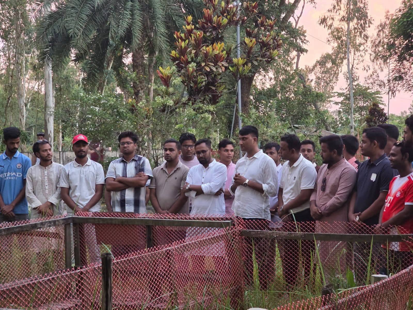 জুলাই গণ-অভ্যুত্থানের শহীদ রায়হানকে শ্রদ্ধা জানাতে ছাত্রদলের কেন্দ্রীয় সহ-সভাপতি মিঠুন দাস অদিতের নেতৃত্বে পরিবারের পাশে নেতৃবৃন্দ