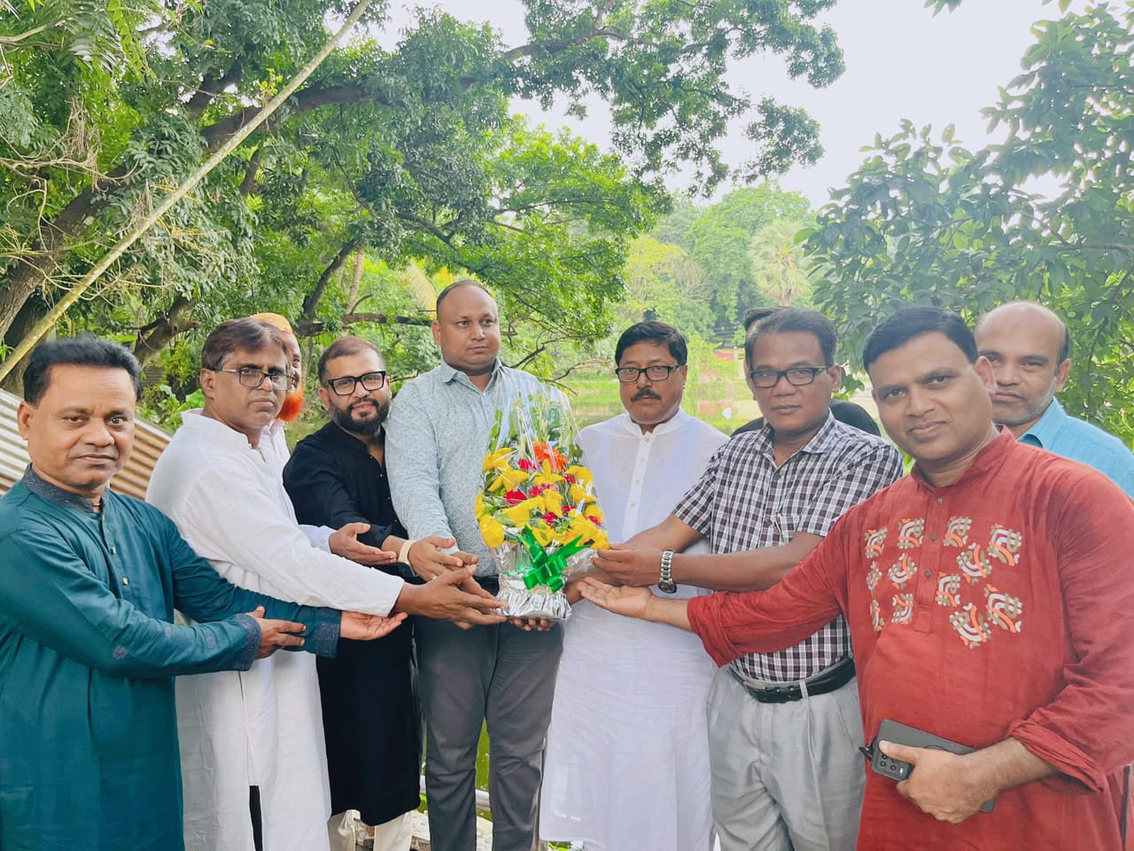 টাঙ্গাইল জেলায় ফুলের শুভেচ্ছা বিনিময় ও সাংগঠনিক আলোচনা সভা অনুষ্ঠিত।