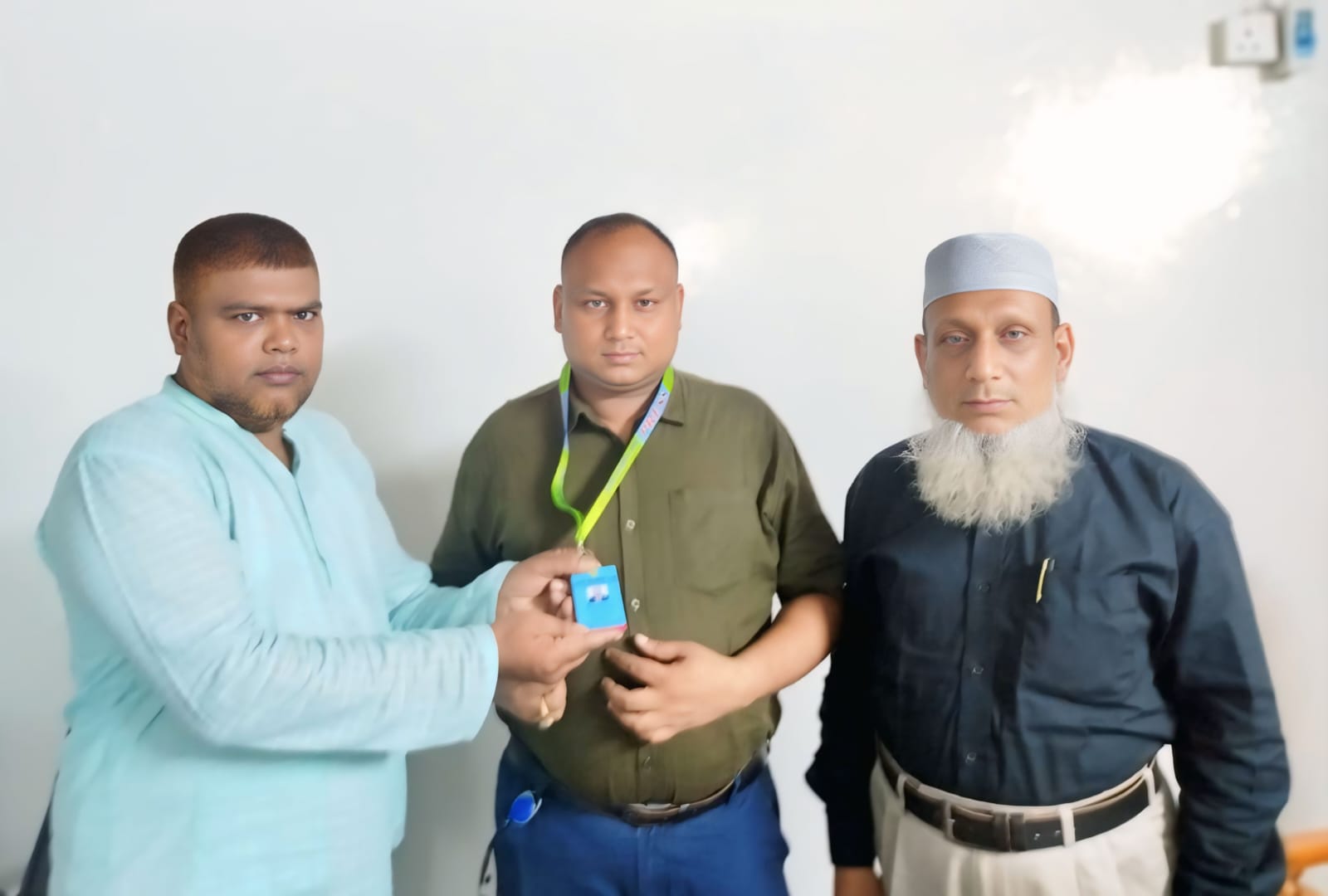 জে,এস,এস এর ঢাকা কার্যালয়ে মহাসচিব ও নীতি নির্ধারক সদস্য সচিব ডিজিটাল আইডি কার্ড হস্তান্তর করেন।