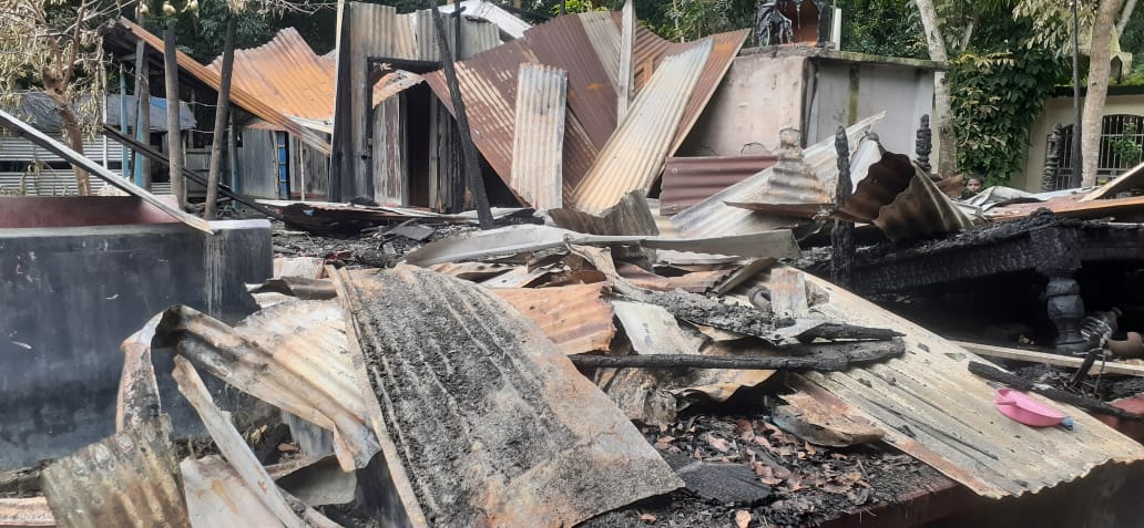 সালথা বৈদ্যুতিক মিটার থেকে সর্ট সার্কিটে অগ্নিকাণ্ডে বসতঘর ভস্মীভূত
