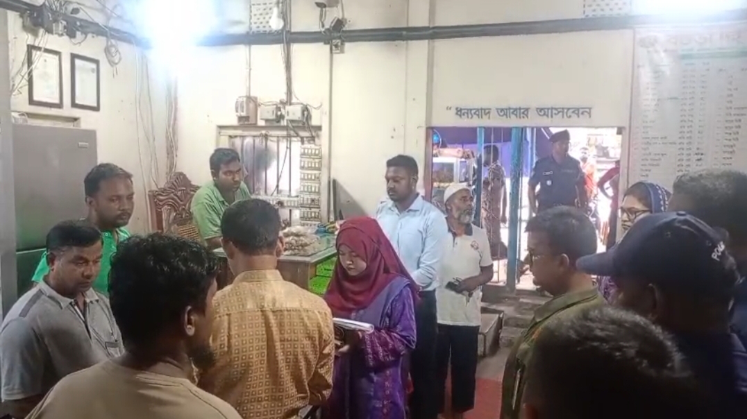 কুড়িগ্রামের নাগেশ্বরীতে বগুড়া দই ঘরে ভোক্তা অধিকার অধিদপ্তরের অভিযান, ১২ হাজার টাকা জরিমানা